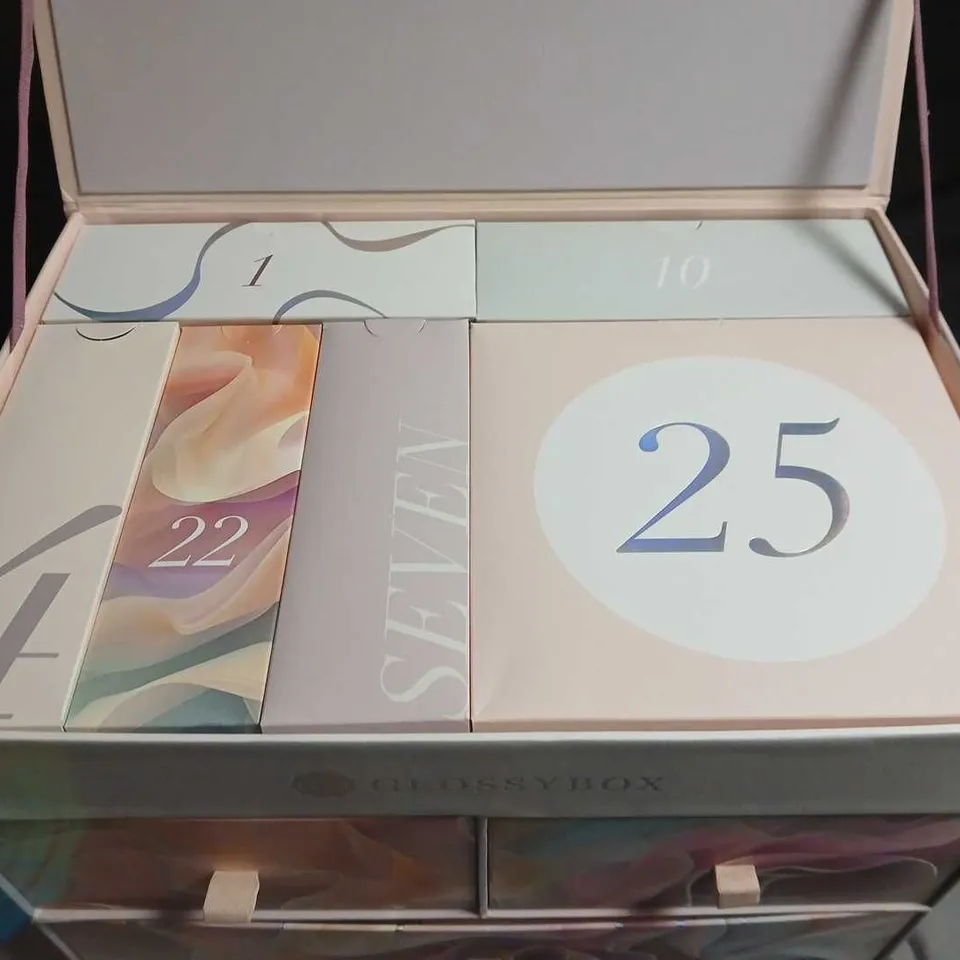 GLOSSYBOX ADVENT CALENDAR – 25 DAY BEAUTY COUNTDOWN