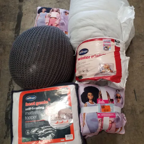 PALLET CONTAINING ASSORTED PILLOWS, CUSHIONS & BEDDING