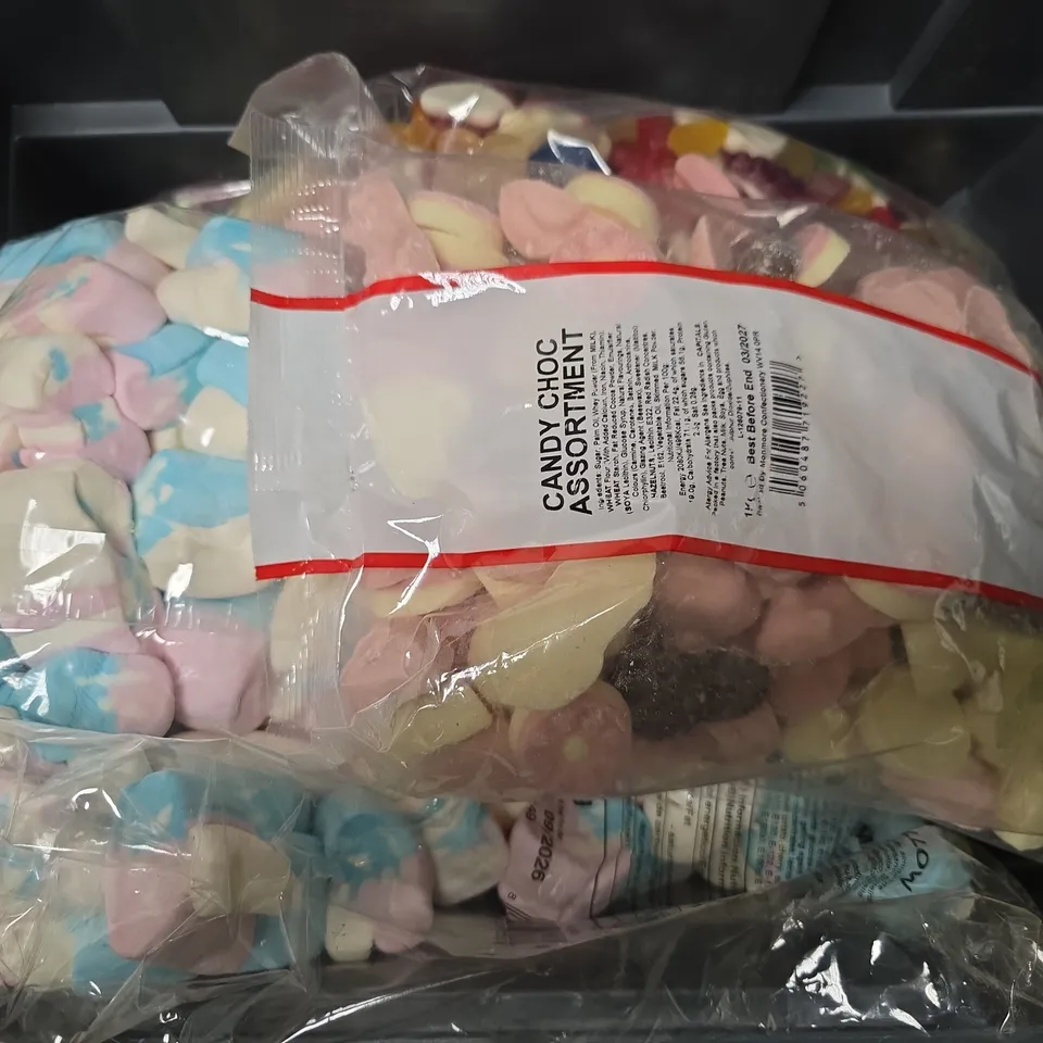 7 BAGS OF SWEETS TO INCLUDE JELLY MIX, CANDY CHOC ASSORTMENT, MARSHMALLOWS, ETC