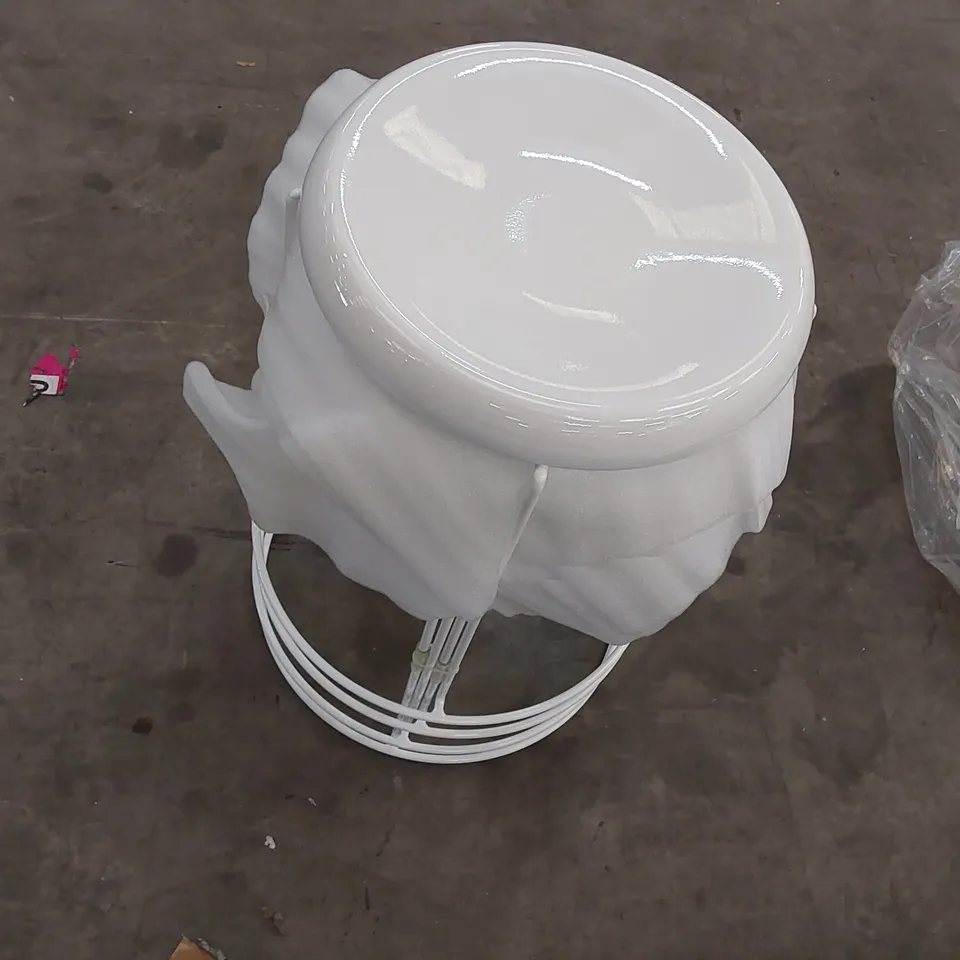 BRAND NEW BAGGED SET OF 4 METAL PIXIE STOOLS - WHITE (1 ITEM)