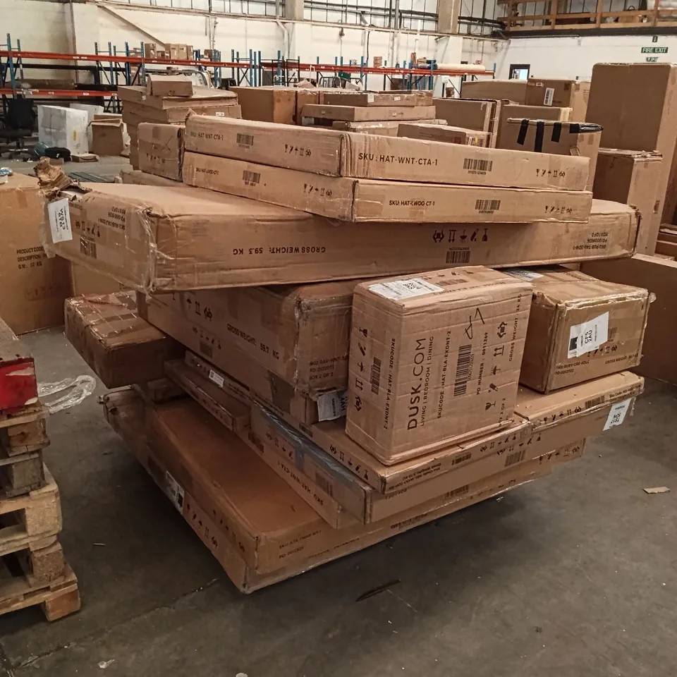 PALLET OF ASSORTED DUSK FURNITURE PARTS AND PIECES 