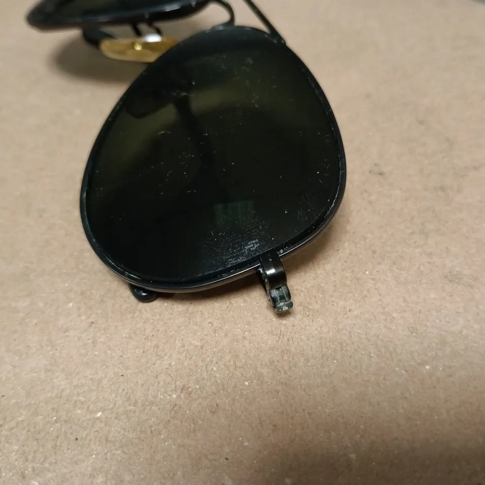 PAIR OF RAY BAN GLASSES IN CARRY CASE