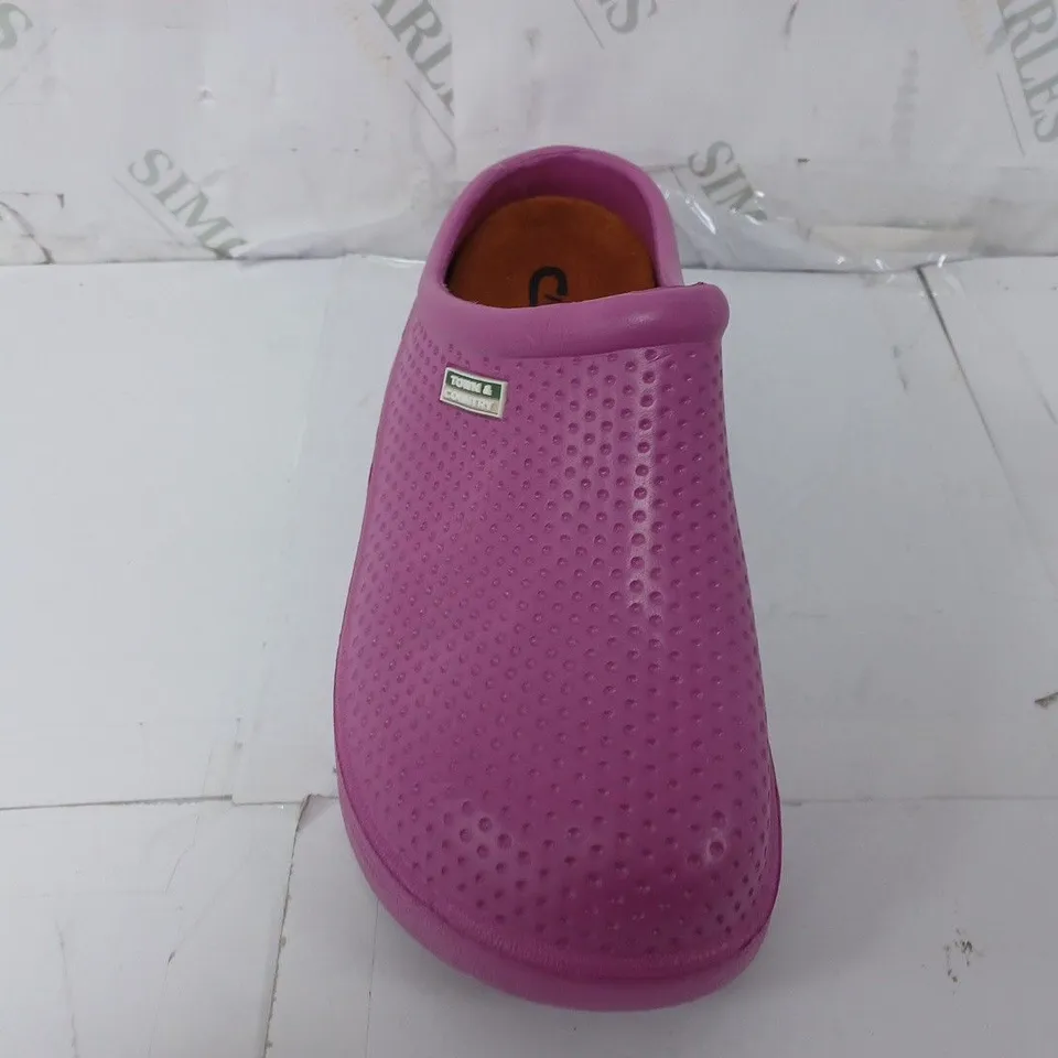 PAIR OF TOWN & COUNTRY ORIGINAL CLOGGIES IN PURPLE - SIZE 5 