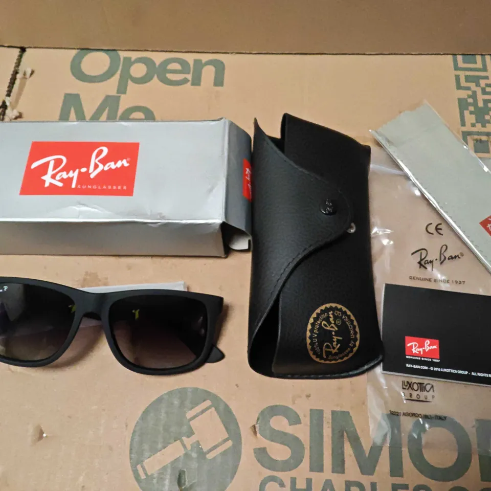 BOXED PAIR OF RAY BAN CHUNKY BLACK FRAMED GLASSES