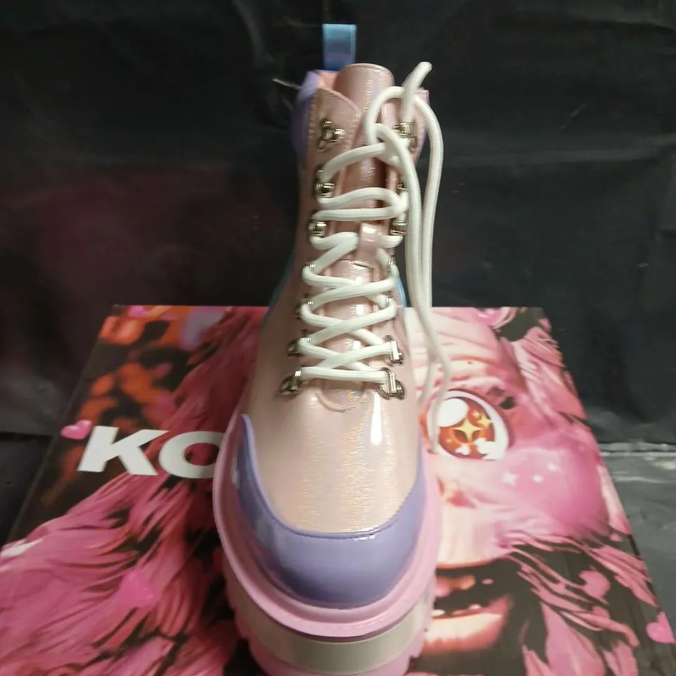 BOXED PAIR OF KOI KAWAII HYDRA HI SHINE PLATFORM BOOTS – UK SIZE 4