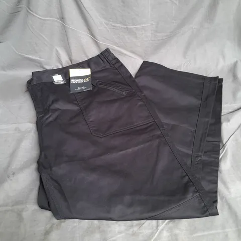 REGATTA PROFESSIONAL MENS WATER REPELLANT TROUSERS IN BLACK SIZE UK 46"