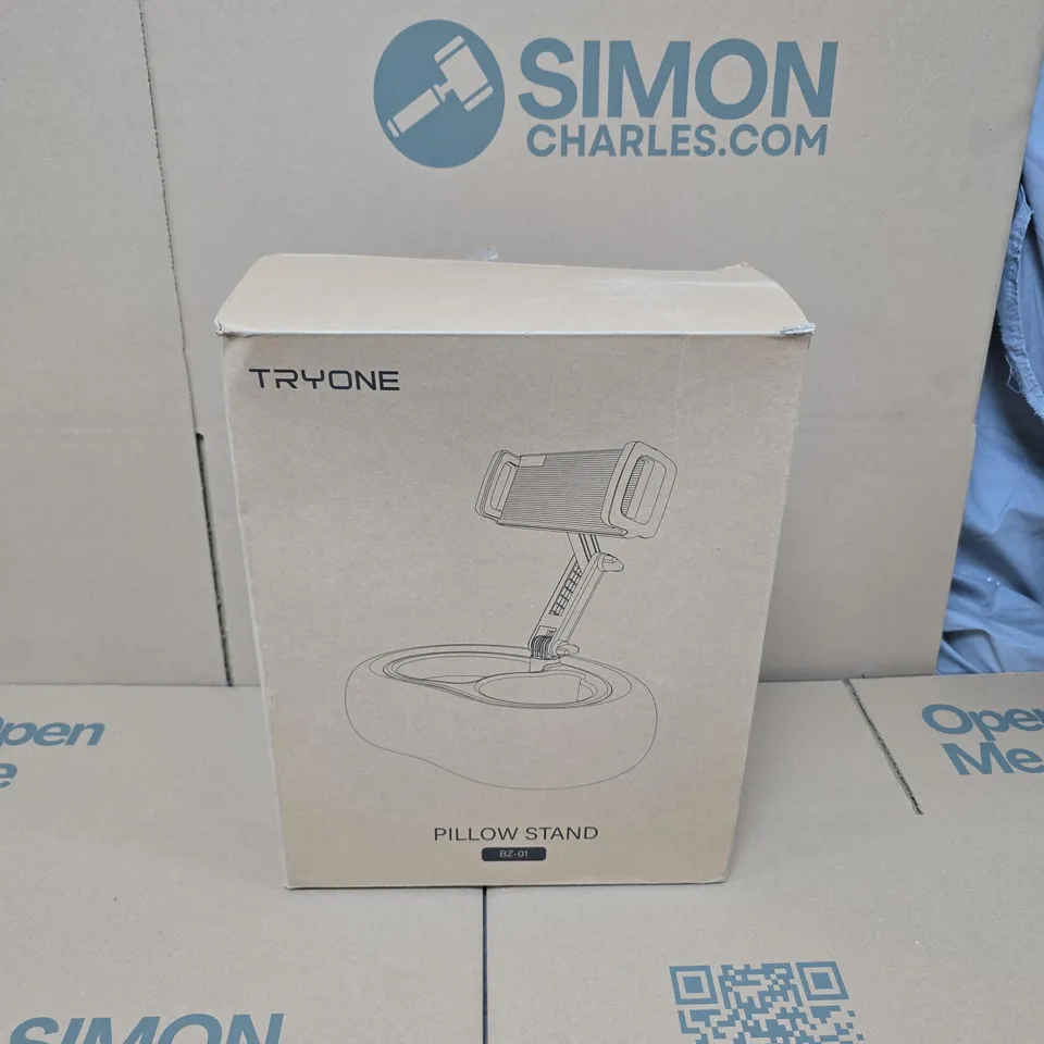 BOXED TRYONE PILLOW STAND