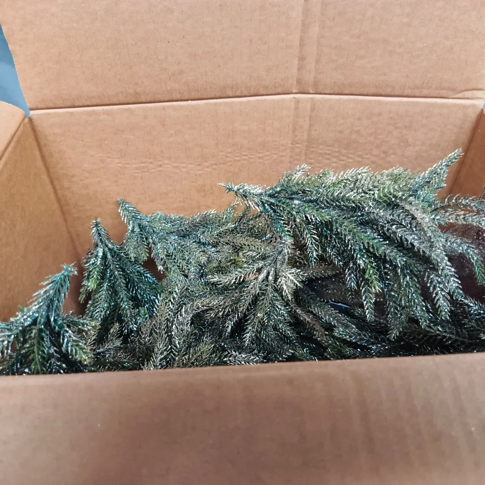BOX APPROXIMATELY 24 GISELA GRAHAM FESTIVE FROSTED TREE ORNAMENTS