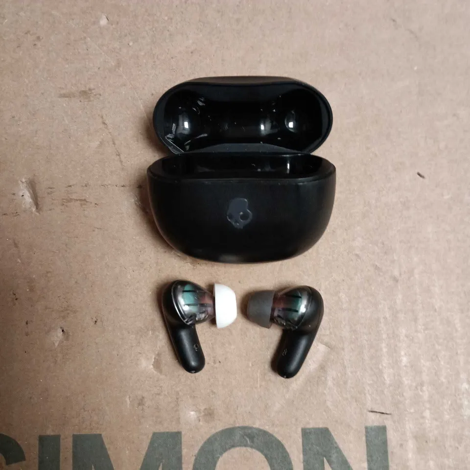 SKULLCANDY RAIL ANC TRUEWIRELESS EARBUDS WITH CHARGING CASE – BLACK - UNBOXED 