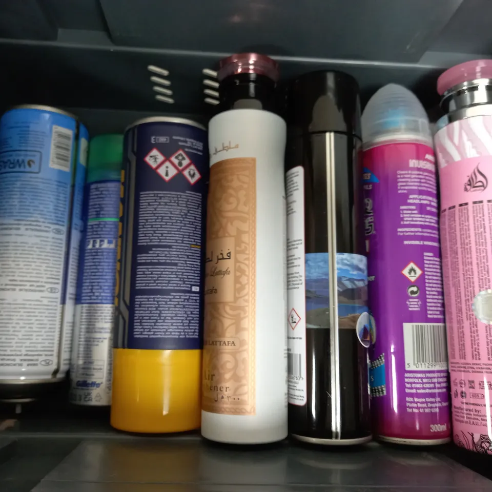 APPROXIMATELY 18 ASSORTED AEROSOLS TO INCLUDE ARIANA GRANDE BODY MIST (236ml), OUT & ABOUT WATER PROOF SPRAY (300ml), ANA ABIYEDH ROUGE AIR FRESHENER (300ml), ETC - COLLECTION ONLY