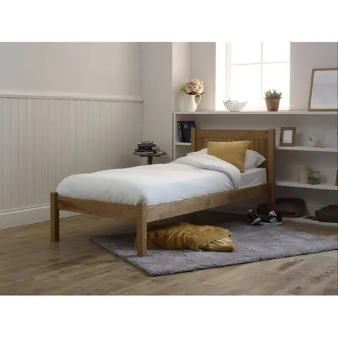 BOXED FORESTVILLE BED // SIZE: 4FT (2 BOXES)