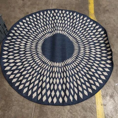 MIDNIGHT BLUE INDOOR/OUTDOOR RUG // 135 X 135CM