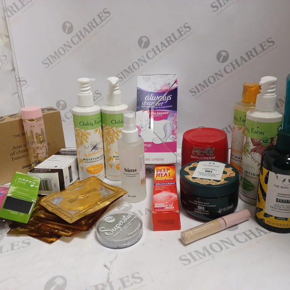 APPROXIMATELY 20 ASSORTED HEALTH AND BEAUTY PRODUCTS INCLUDING REVOLUTION HONEY BATH OIL, THE BODY SHOP, GOLD COLLAGEN EYE MASK