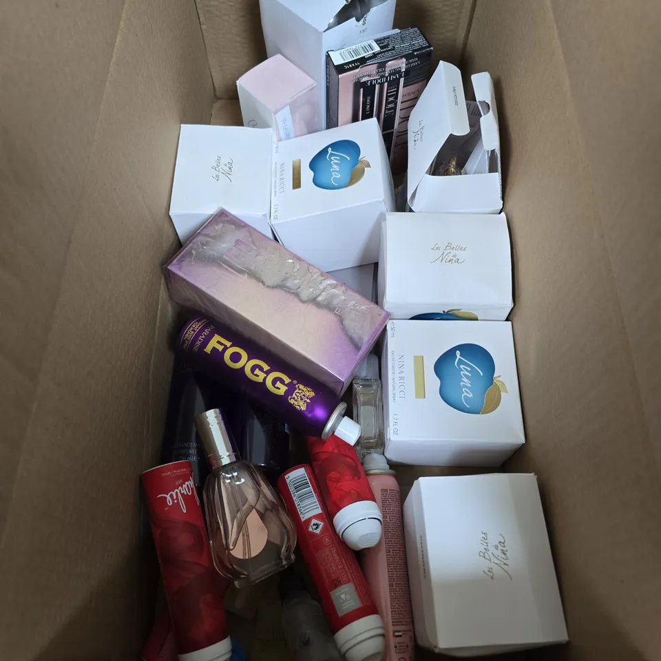 APPROXIMATELY 25 ASSORTED HEALTH & BEAUTY PRODUCTS TO INCLUDE DEODORANT SPRAY, PERFUME, BODY OIL ETC  