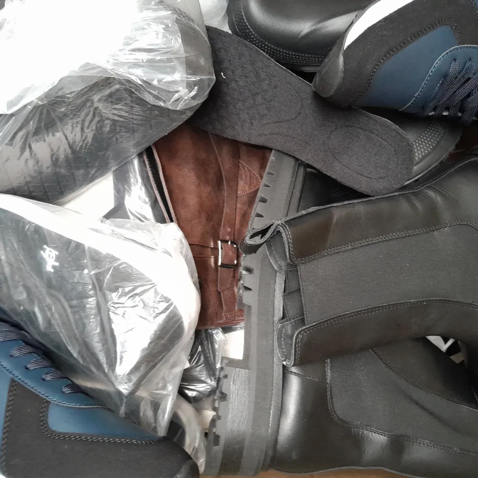 BOX OF APPROXIMATELY 15 ASSORTED PAIRS OF SHOES AND FOOTWEAR ITEMS IN VARIOUS STYLES AND SIZES TO INCLUDE HOTTER, CONVERSE, BOOHOO, ETC