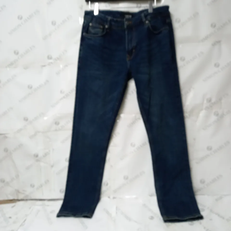 BOX OF APPROXIMATELY 10 PAIRS OF ASSORTED JEANS TO INCLUDE; COLOURS LIKE BLUE, BLACK, DARK BLUE