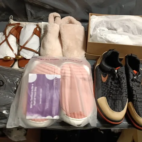 LOT OF APPROXIMATELY 20 ASSORTED PAIRS OF SHOES TO INCLUDE ZARA, M&S AND LONZING - VARIOUS SIZES