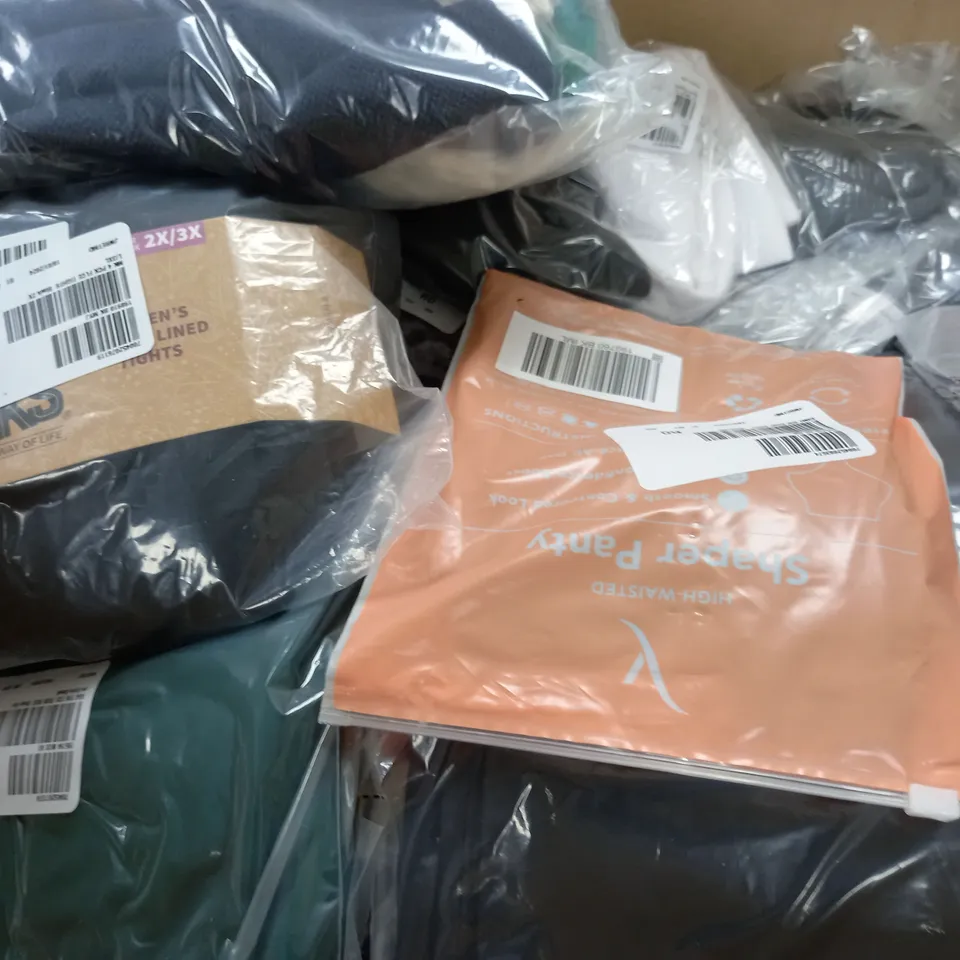 LARGE BOX OF APPROXIMATELY 25 CLOTHING ITEMS ALL IN DIFFRENT COLOURS AND SIZES 