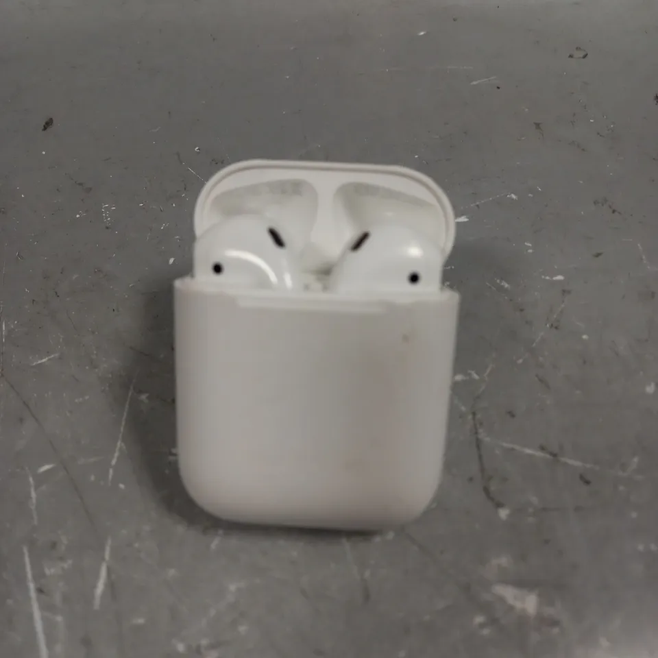 APPLE AIRPODS WITH CHARGING CASE - A1602