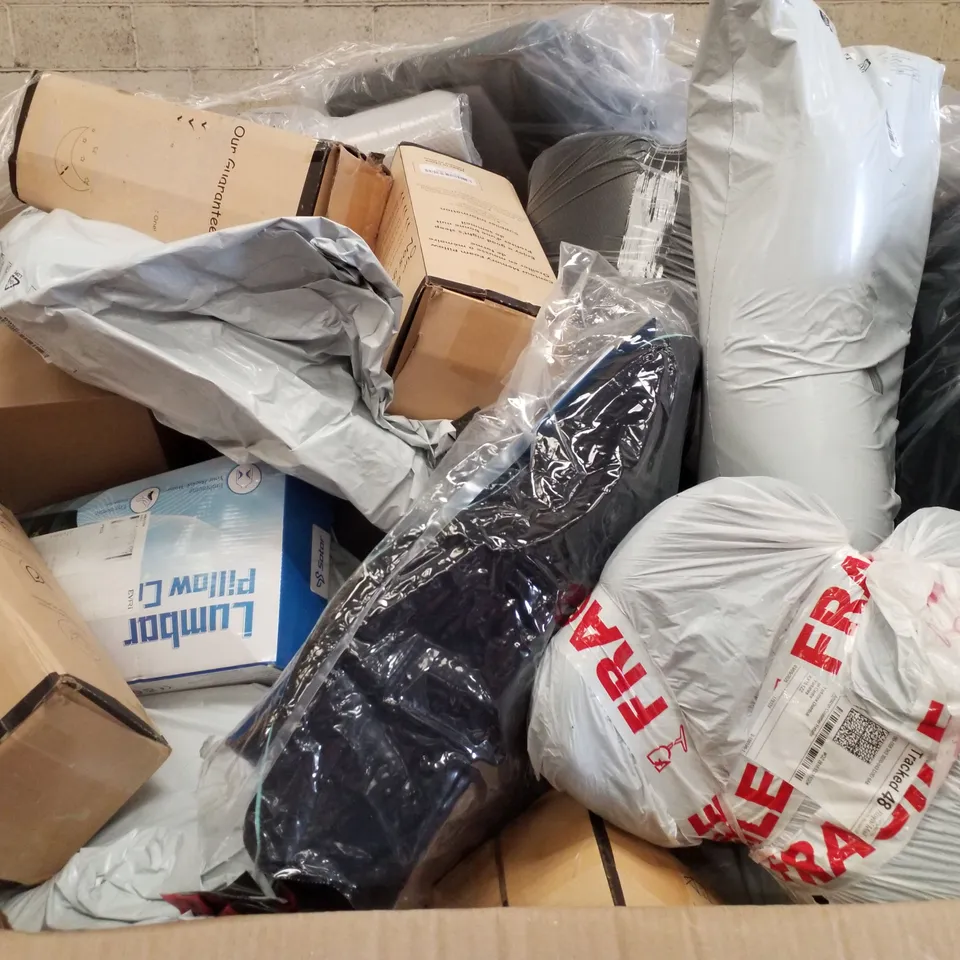 PALLET CONTAINING ASSORTED CUSHIONING & PILLOWS