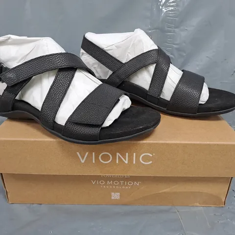 BOXED PAIR OF VIONIC RAYA LEATHER SANDALS IN BLACK SIZE 7