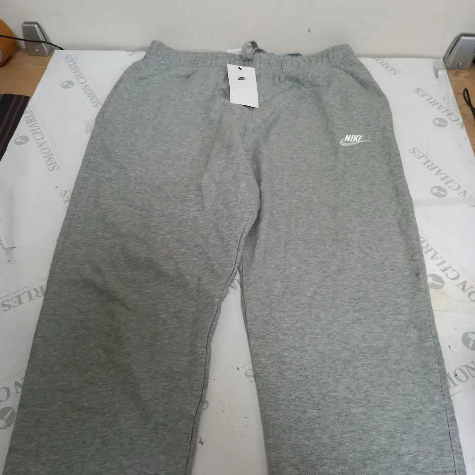 NIKE TAPER LEG TRACKSUIT BOTTOMS IN GREY - LARGE