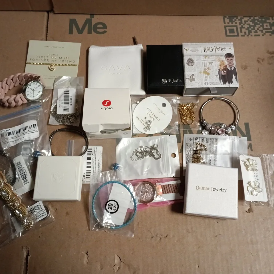 ASSORTED FASHION JEWELLERY BUNDLE: BRACELETS, RINGS AND EARRINGS WITH BRANDED BOXES (QAMAR JEWELRY, SIGNIA, SAVA, ST JUSTIN)