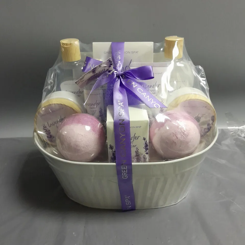 SEALED GREEN CANYON SPA LAVENDER BATH & BODY GIFT SET