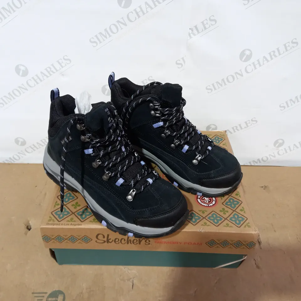 BOXED PAIR OF SKECHERS BLACK BOOTS - SIZE 3.5