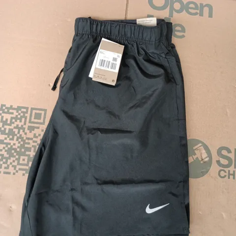NIKE CHALLENGER SHORTS IN BLACK SIZE XXL