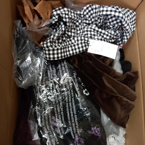 LOT OF ASSORTED CLOTHING ITEMS TOO INCLUDE DRESSES , TOPS AND TROUSERS 