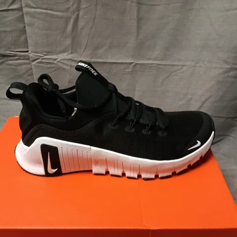 BOXED NIKE FREE METCON 6 TRAINERS – BLACK, UK 7.5