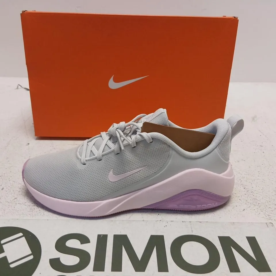 NIKE AIR ZOOM BELLA 7 WOMEN'S RUNNING SHOES – GREY WITH PINK
