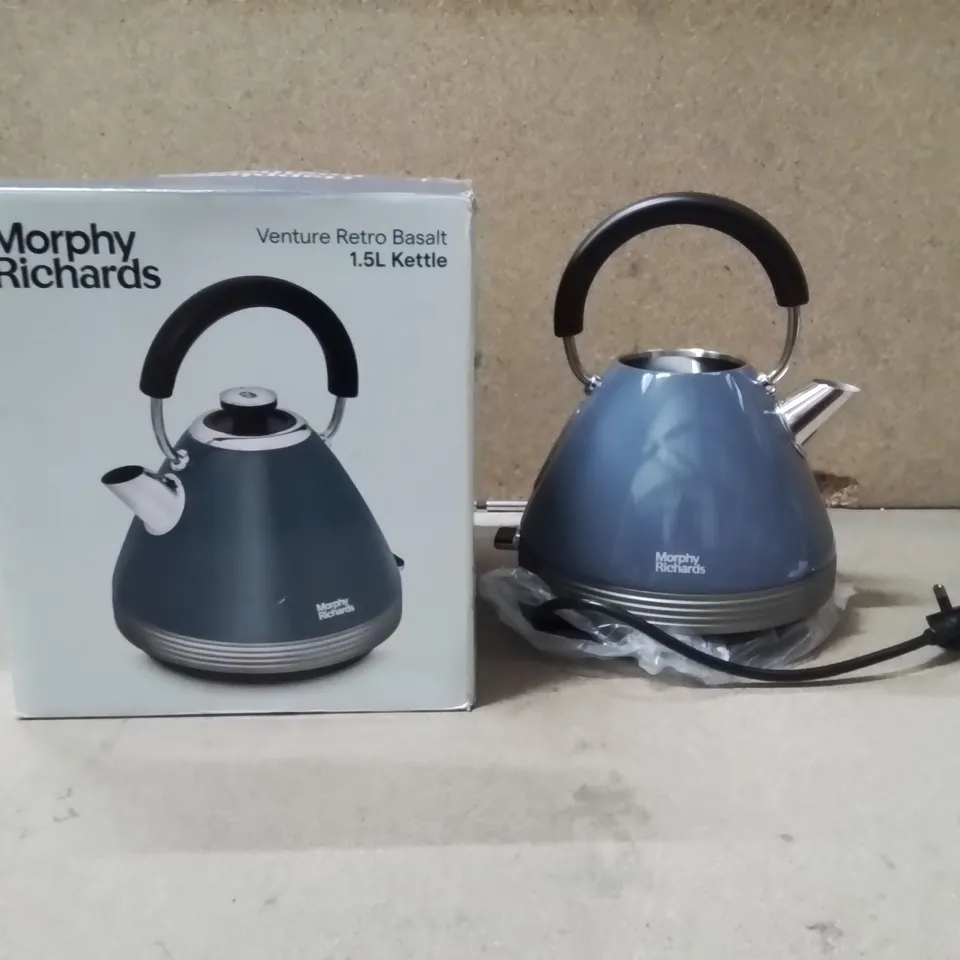 BOXED MORPHY RICHARDS VENTURE RETRO BASALT 1.5L KETTLE