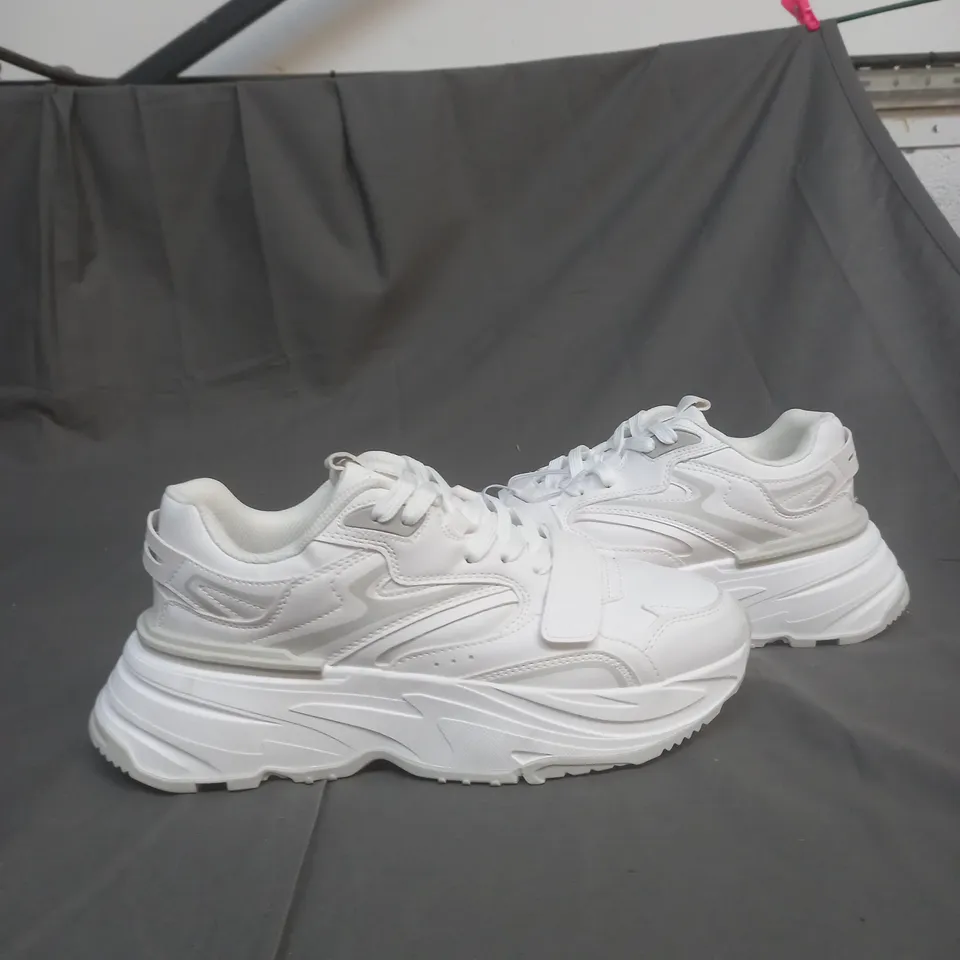 WHITE BERSHKA TRAINERS SIZE 43