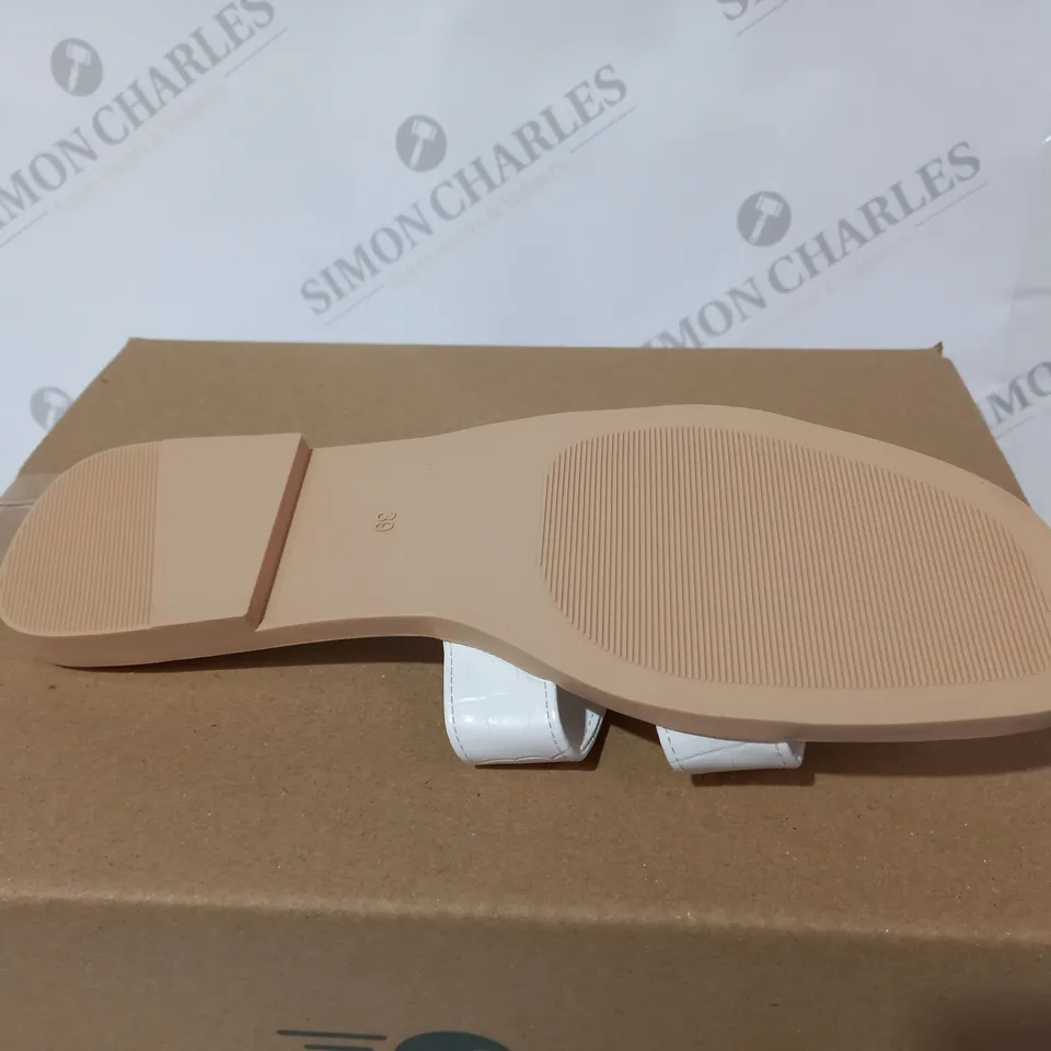EGO WHITE SLIDERS SIZE 39