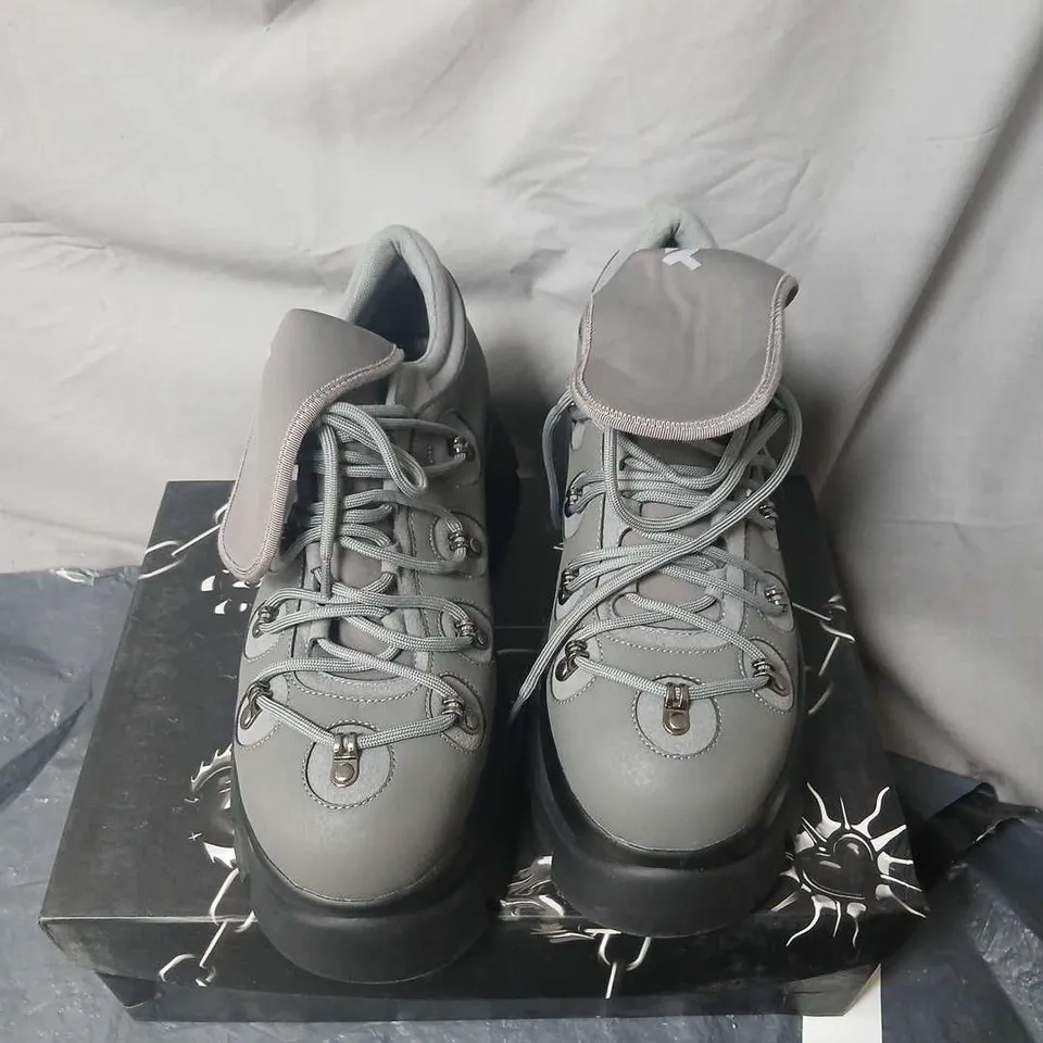 KOI DANGUARD MEN’S XTRA PLATFORM TRAINERS – SHADOW, UK9 (BLACK) 