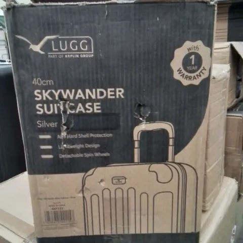 BOXED LUGG 40CM SKYWANDER SUITCASE SILVER 