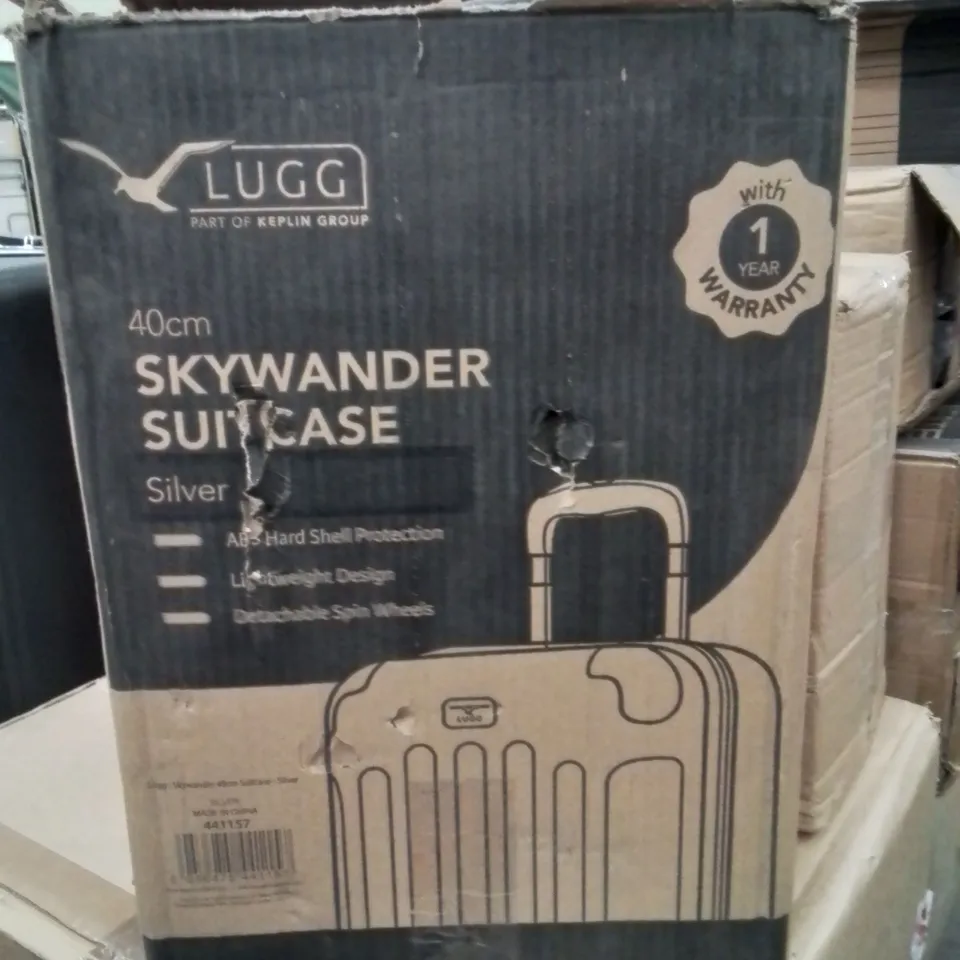 BOXED LUGG 40CM SKYWANDER SUITCASE SILVER