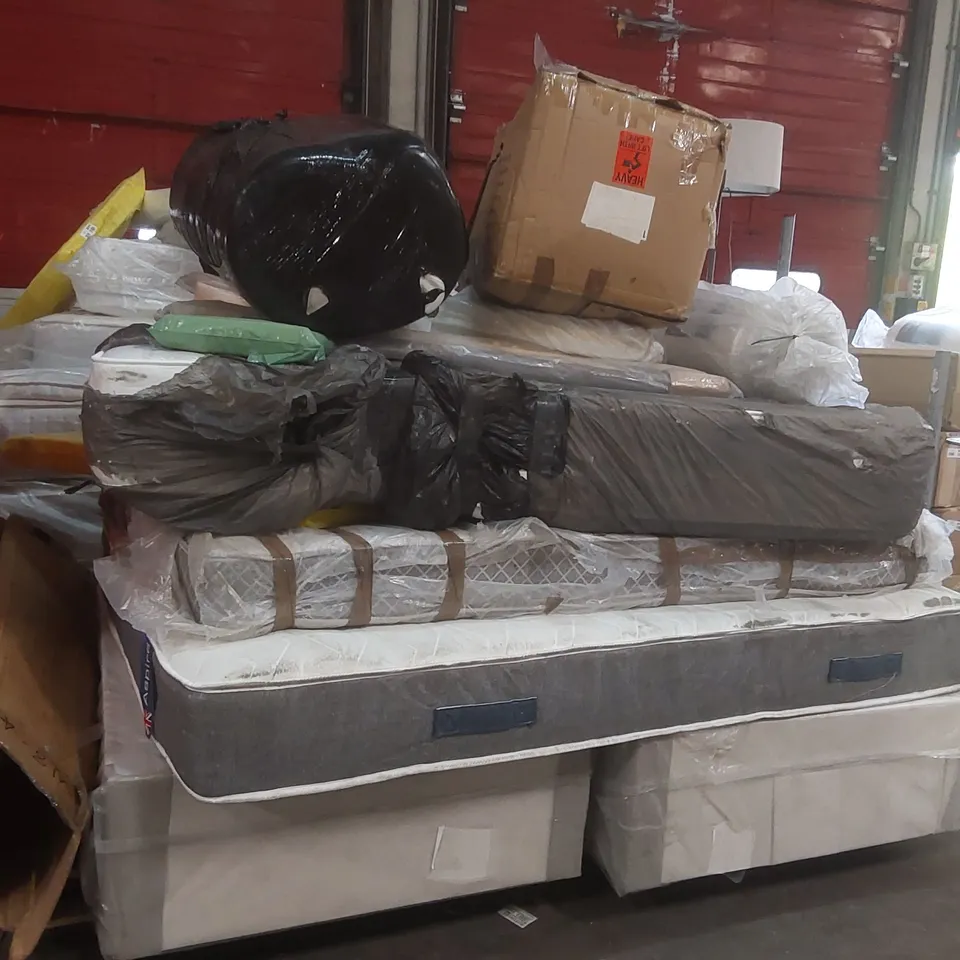 PALLET CONTAINING APPROXIMATELY 2x DIVAN BASE PARTS, 4x MATTRESSES, 2x HEADBOARDS ECT SIZES VARY