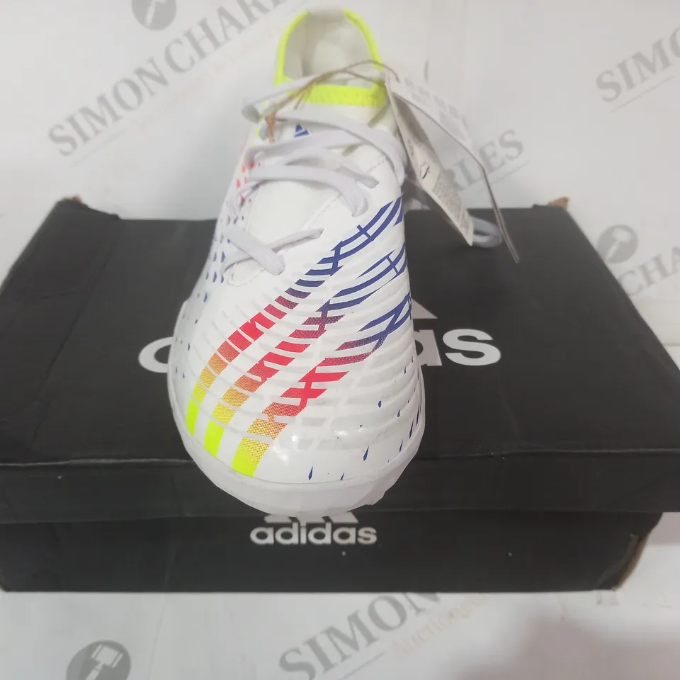 BOXED PAIR OF ADIDAS PREDATOR EDGE.3 FOOTBALL BOOTS IN WHITE/MULTICOLOUR UK SIZE 5