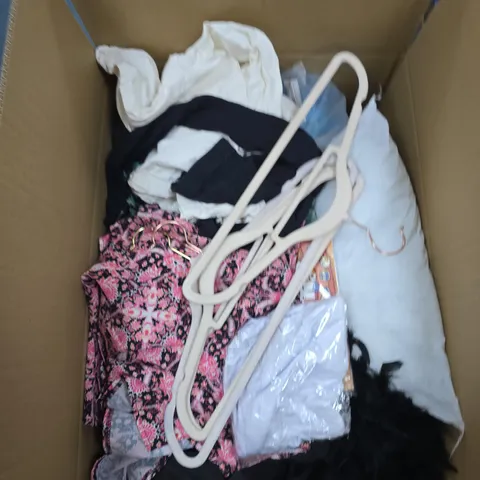 LARGE BOX OF APPROX 20 ASSORTED ITEMS TO INCLUDE CLOTHING , CUSHIONS AND HOUSEHOLD ITEMS