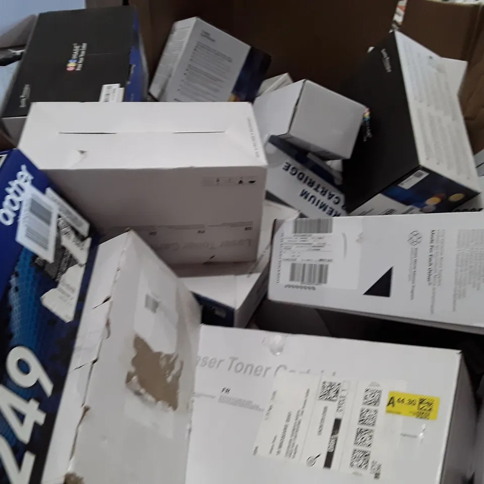 PALLET CONTAINING AN ASSORTMENT OF TONER CARTRIDGES 
