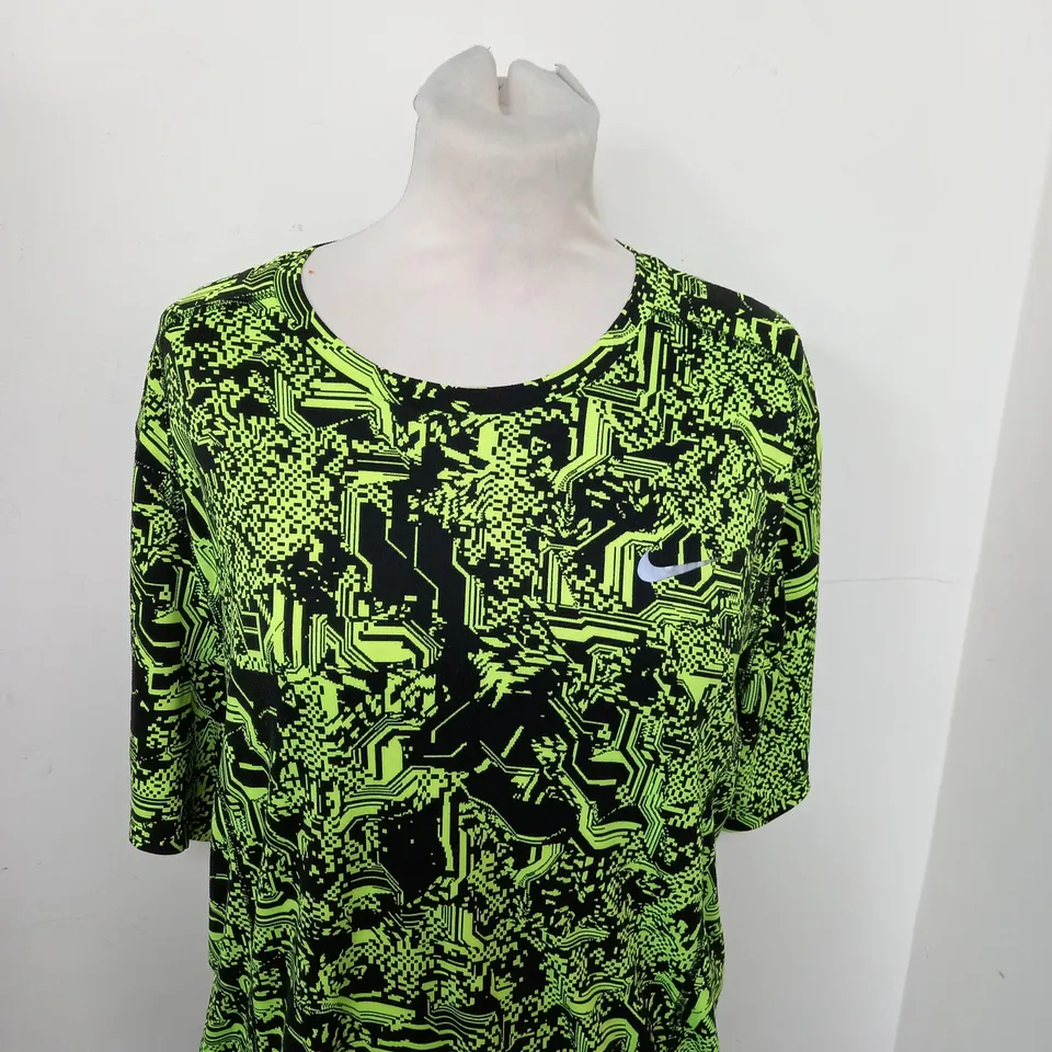 NIKE LOGO RUNNING T-SHIRT SIZE L