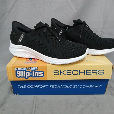 BOXED PAIR OF SKECHERS SLIP-INS SHOES IN BLACK SIZE UK 7