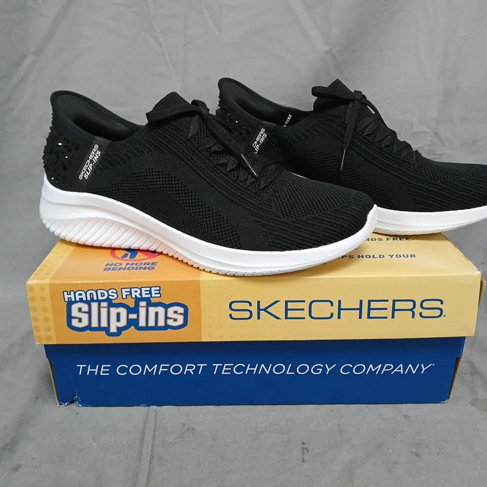 BOXED PAIR OF SKECHERS SLIP-INS SHOES IN BLACK SIZE UK 7