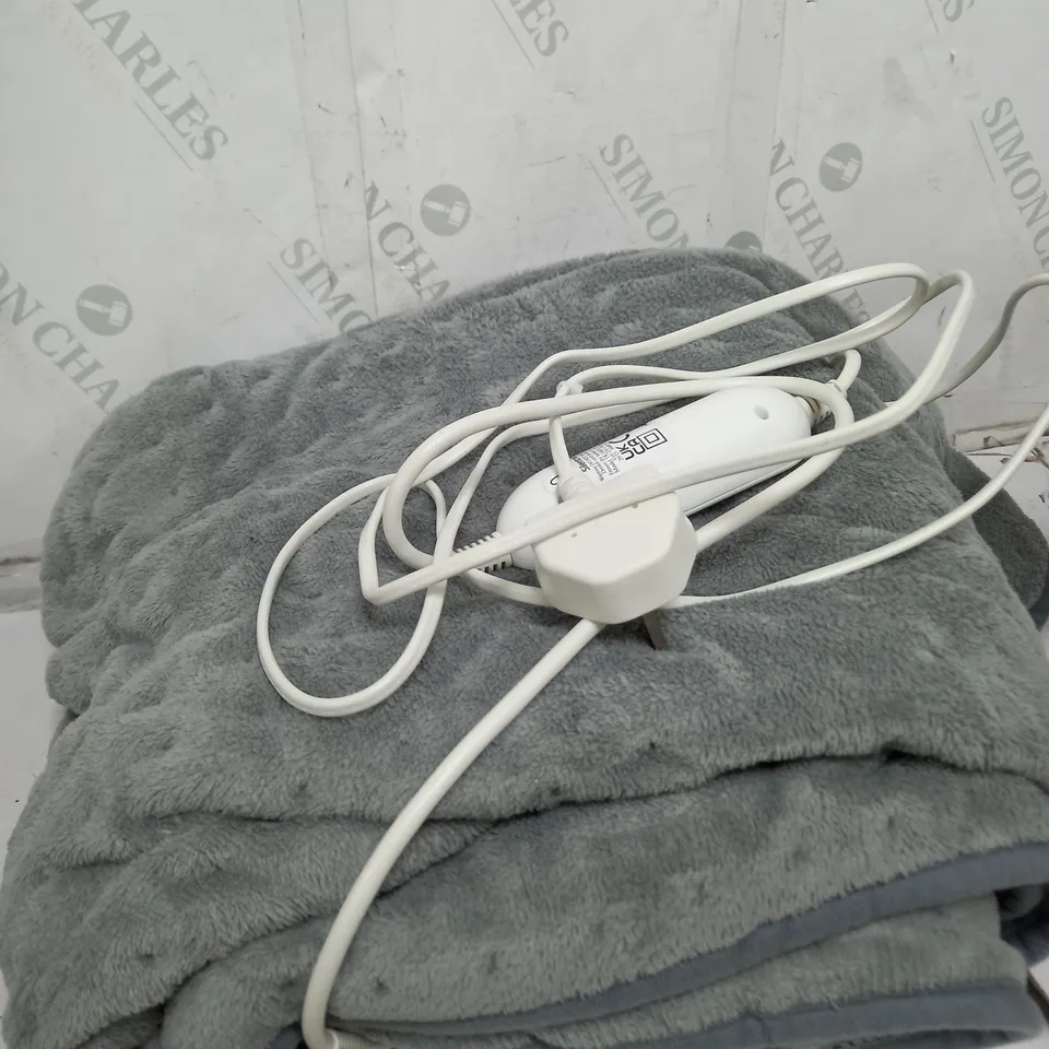 SILENT NIGHT HEATED BLANKET IN GREY