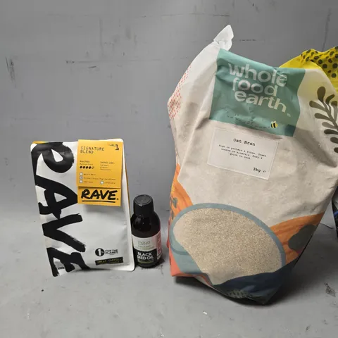 APPROXIMATELY 12 ASSORTED FOOD & DRINK ITEMS TO INCLUDE - RAVE SIGNATURE BLEND , WHOLE FOOD EARTH OAT BRAN ETC
