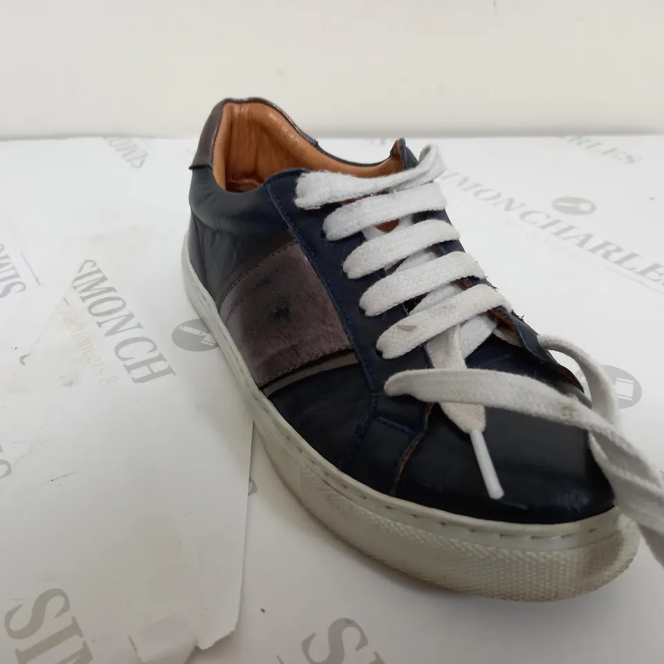 PAIR OF SHOON LACE UP TRAINERS IN NAVY SIZE 3