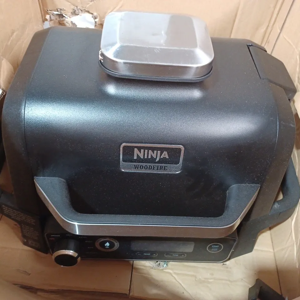 BOXED NINJA WOODFIRE ELECTRIC BBQ GRILL & SMOKER OG701UKQ